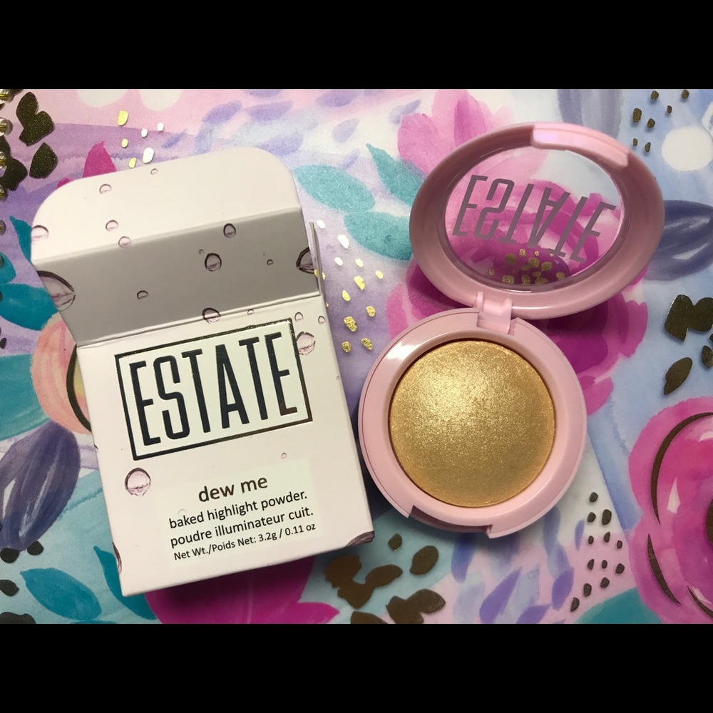 ESTATE COSMETICS
Dew Me Baked Highlighter in Byeee